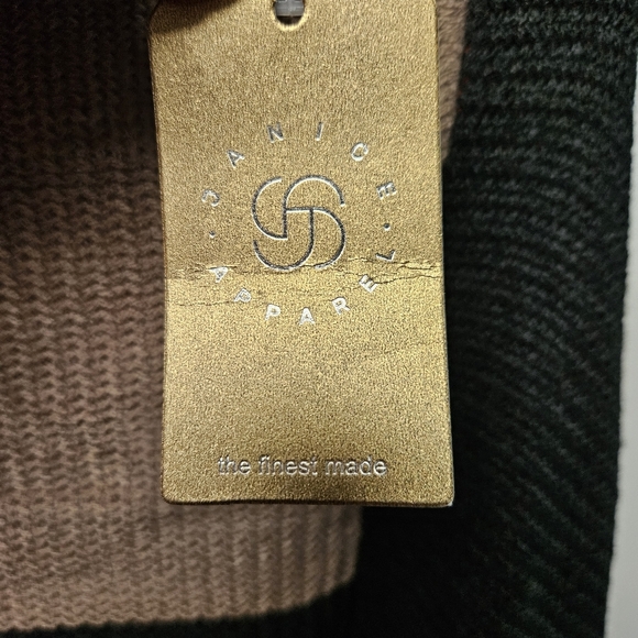 NWT Short poncho fringed sweater one size fit - Picture 2 of 5